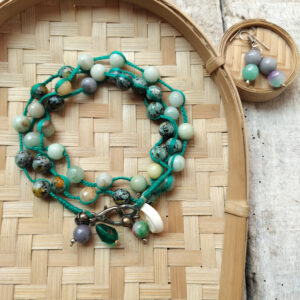 Stone neckpiece
