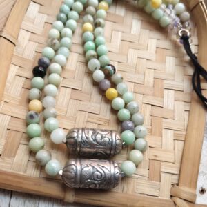 Stone neckpiece