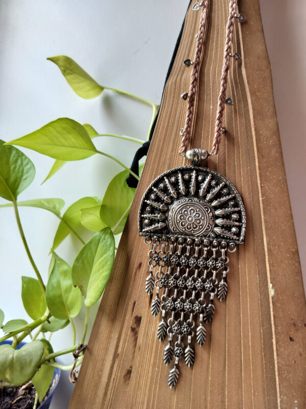Silver replica neckpiece - Image 2