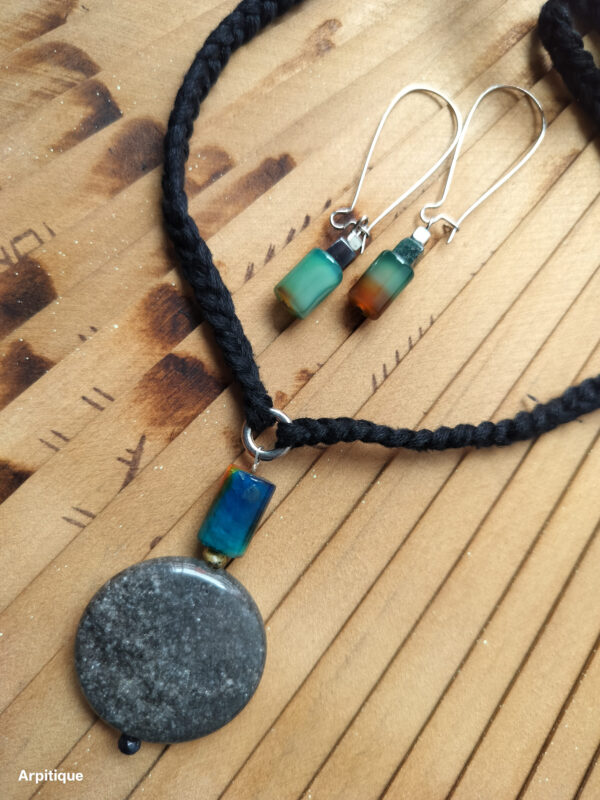 Stone neckpiece - Image 3