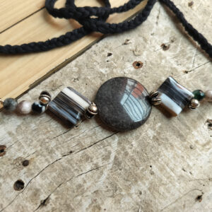 Stone choker