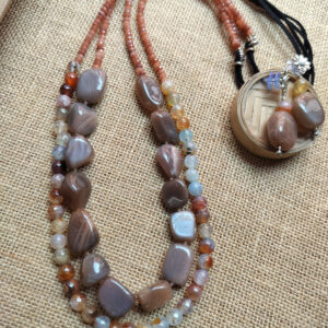 Stone neckpiece